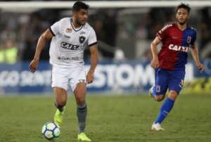 Após empréstimo ao Botafogo, atacante Brenner pode reforçar o Goiás