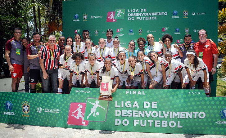 O São Paulo foi o Campeão da Categoria sub 16 Feminino e vai representar o Brasil na etapa continental da Liga em Luque, no Paragauai. - Israel de Oliveira e Luciano Claudino