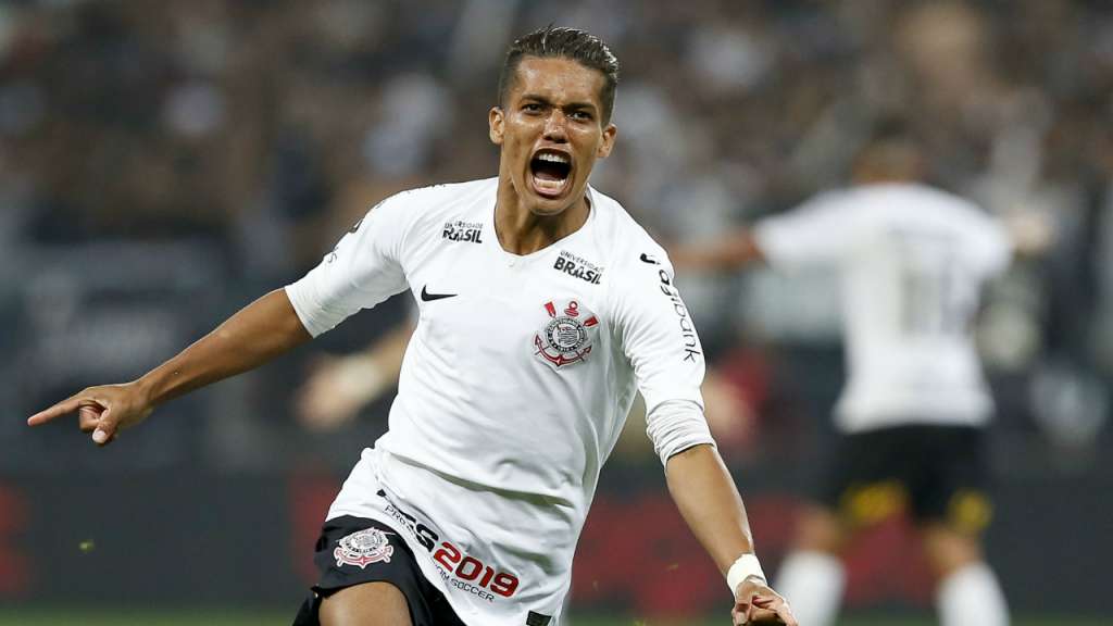 Pedrinho empolga torcida, mas ainda gera desconfiança no Corinthians 2 0002050359894 img