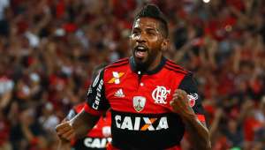 Lateral-direito Rodinei pode trocar o Flamengo pelo Cruzeiro