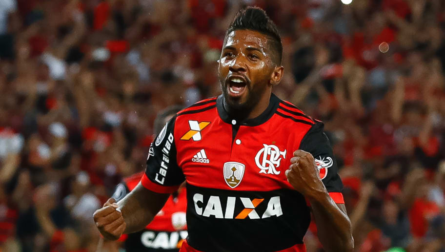 Lateral-direito Rodinei pode trocar o Flamengo pelo Cruzeiro