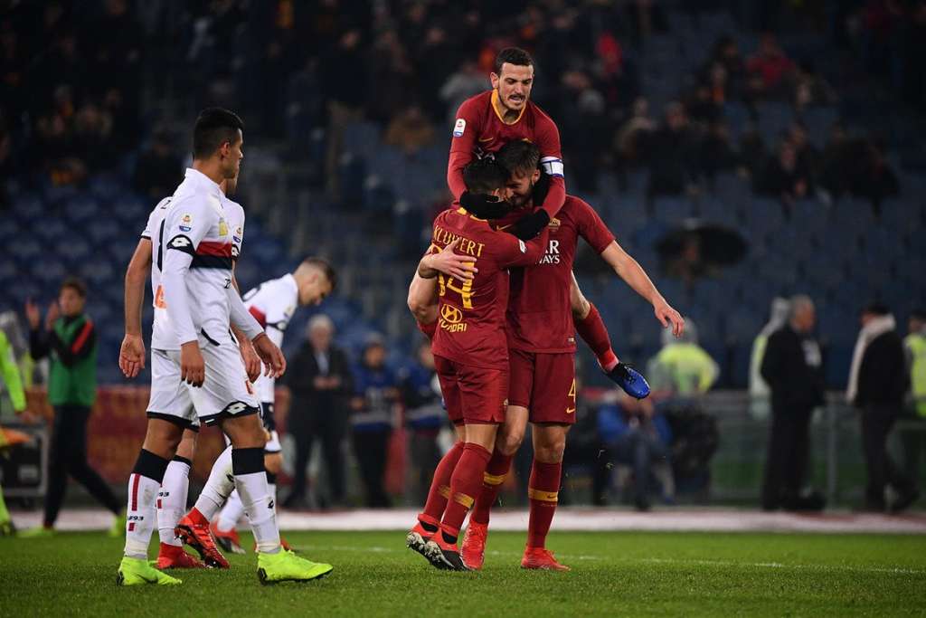 Roma sofre em casa, mas vence o Genoa e chega ao G6