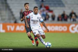 Após vídeo polêmico, Grêmio pode trocar Marinho por Rodrigo Caio, do São Paulo