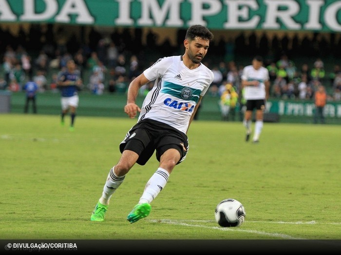 Botafogo assina por empréstimo com Alan Santos, ex-volante do Coritiba