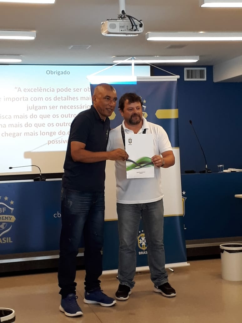 Catarinense: Técnico do Figueirense, Hemerson Maria conquista Licença A da CBF