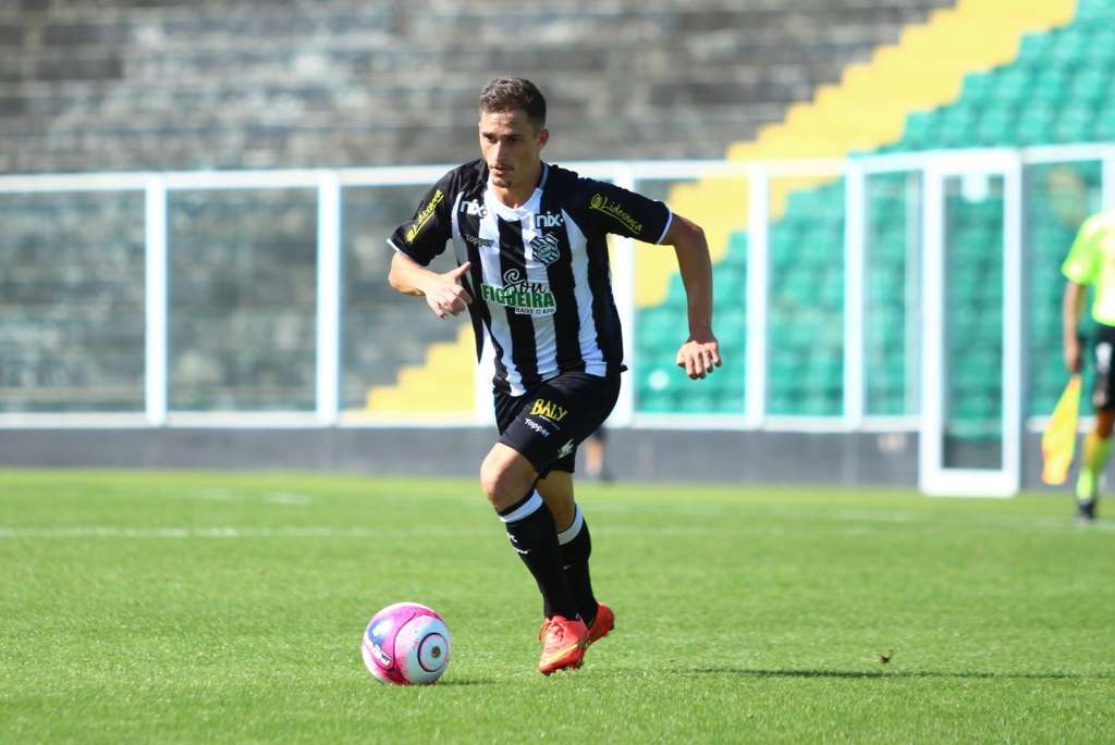 Revelação, meia sofre lesão no joelho e desfalca Figueirense nos primeiros meses de 2019 (Foto: Vinicius Nunes/FFC)