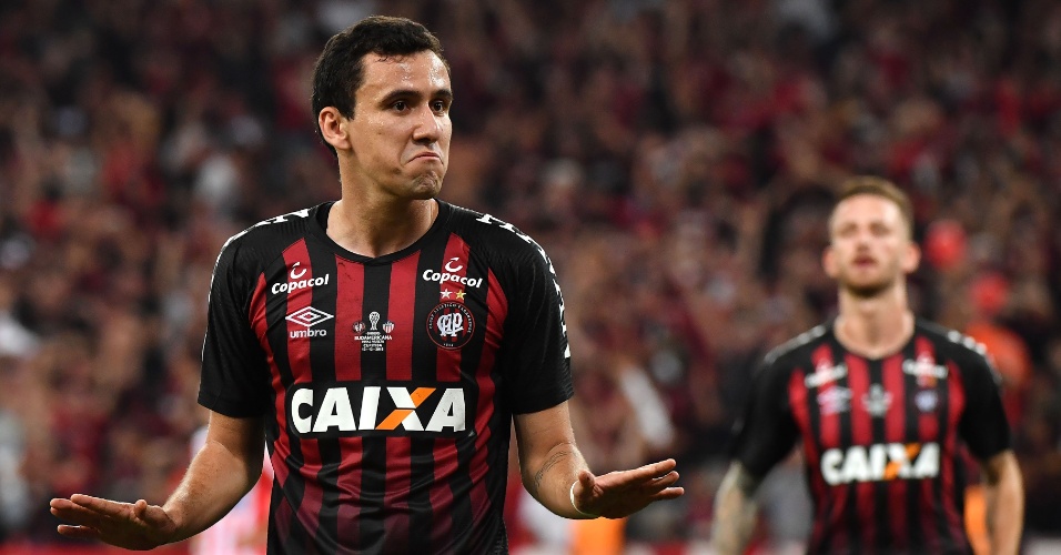 Após Flamengo desistir, São Paulo bate martelo por destaque do Athletico