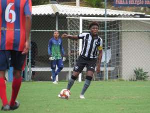 Jóia do Botafogo desperta interesse de grandes clubes no Brasil e exterior