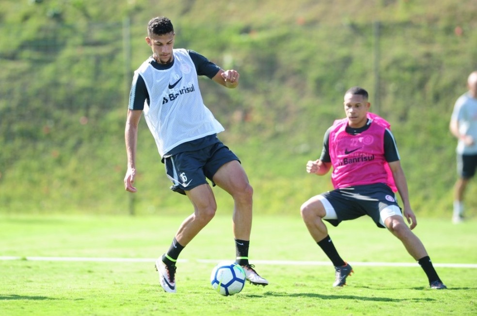 Baiano: Vitória acerta com zagueiro Gabriel Silva, do Internacional