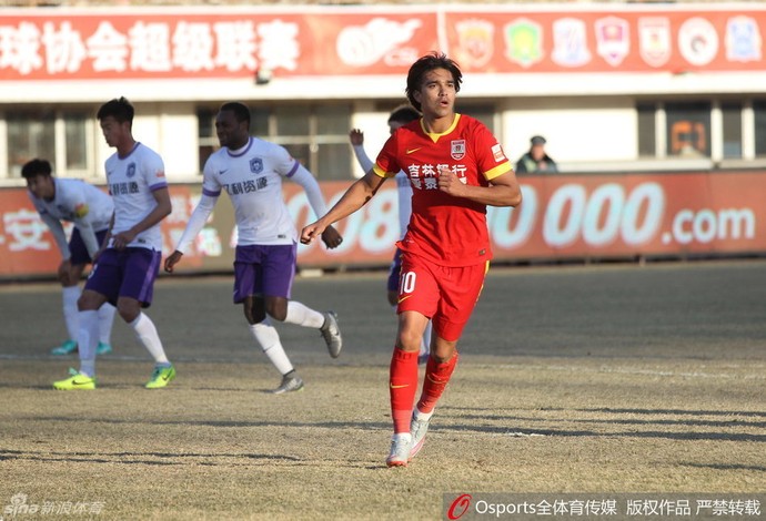 Sem descartar Love e Tardelli, Corinthians estuda contratação de outro atacante