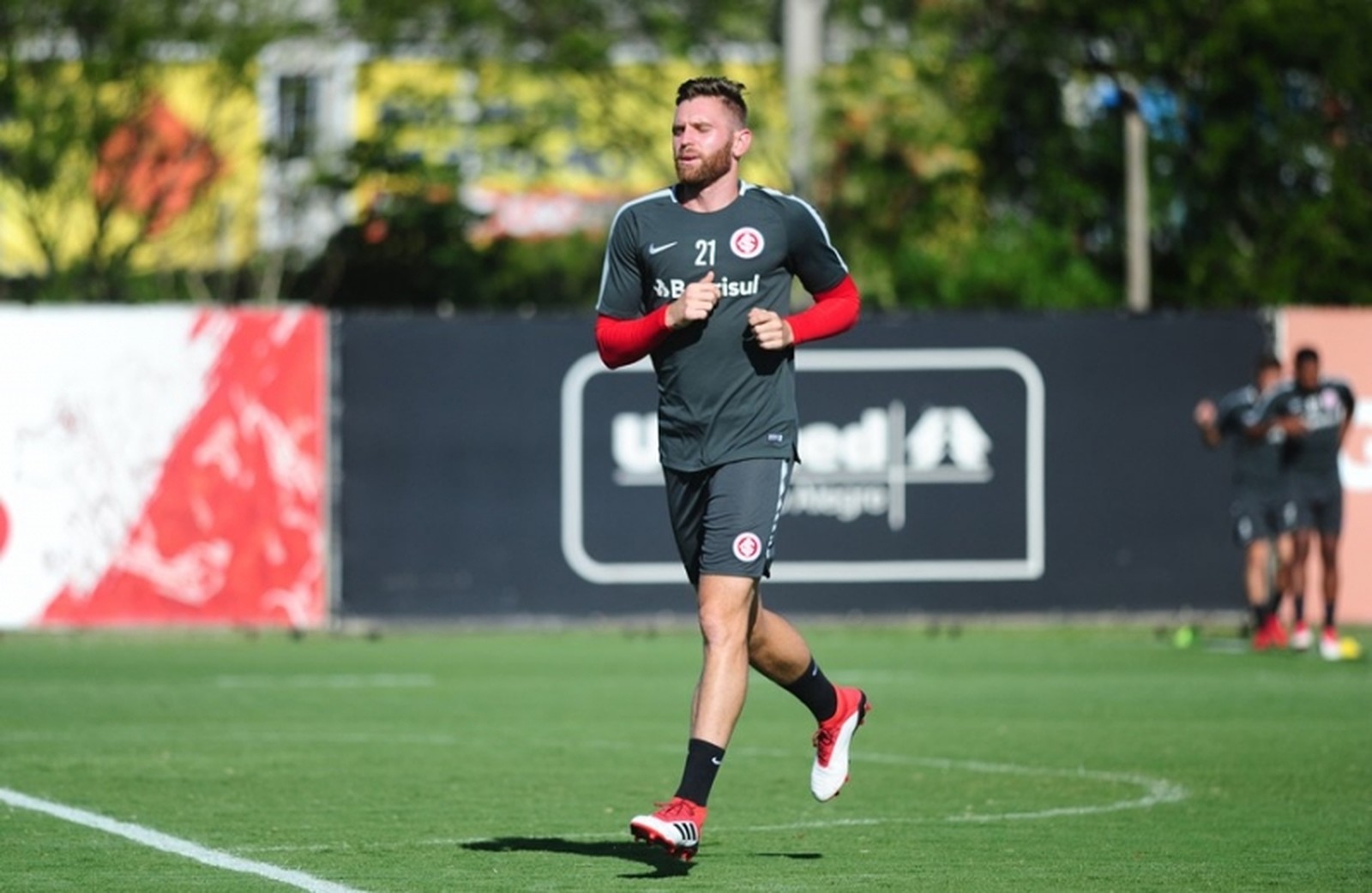 Palmeiras decide reintegrar lateral que estava no Internacional