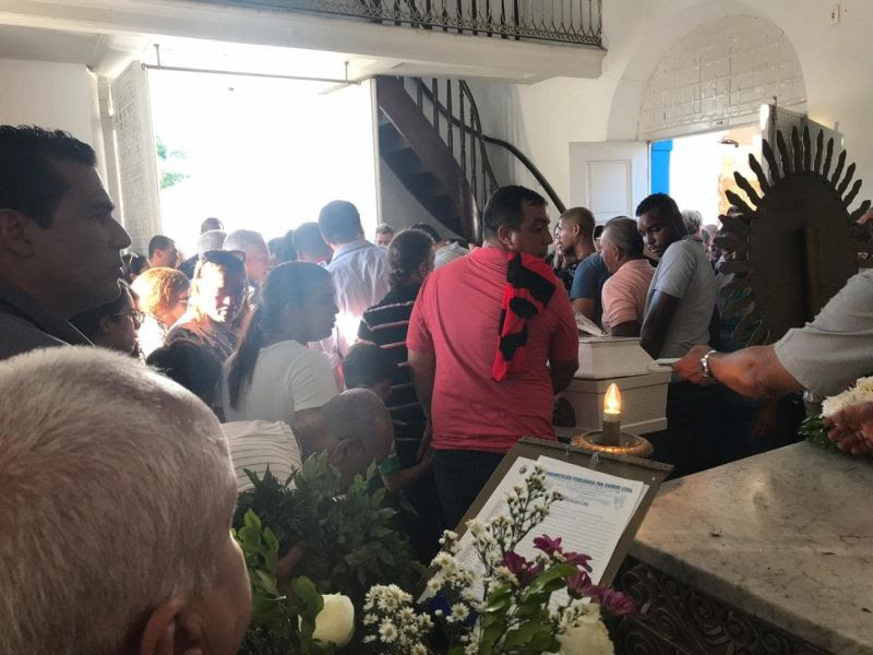 Luto! Ex-ponta de Vitória e Flamengo, Sivaldo é enterrado em Salvador