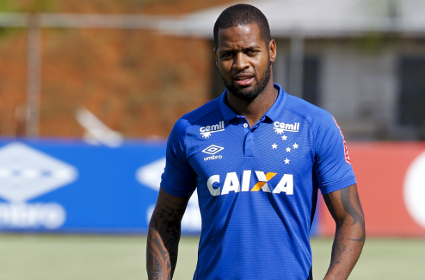 Cruzeiro recusa propostas e presidente banca permanência de Dedé
