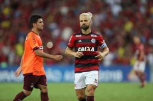 Com futuro indefinido no Flamengo, camisa 10 pode retornar ao Santos