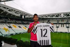 Italiano: Especulado no Real Madrid, Alex Sandro renova vínculo com a Juventus até 2023