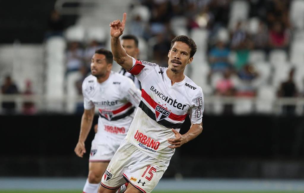 São Paulo acerta com Hernanes, mas esbarra em negociação com clube chinês