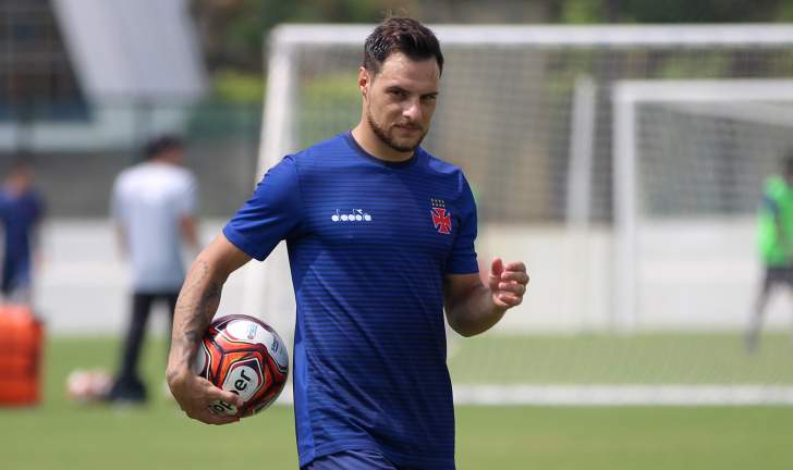 Carioca: Vasco aceita proposta e negocia volante Desábato com Cerezo Osaka