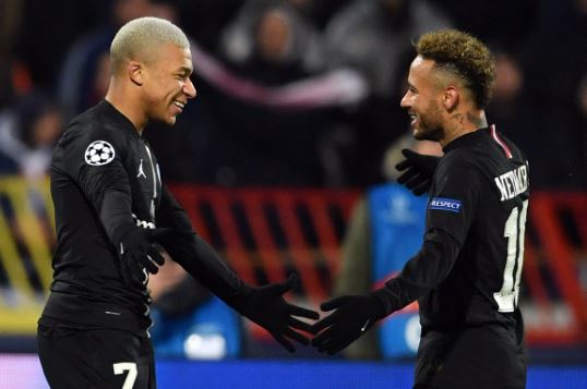 Fora de jogo do PSG e já no Brasil, Neymar tem ausência justificada por técnico