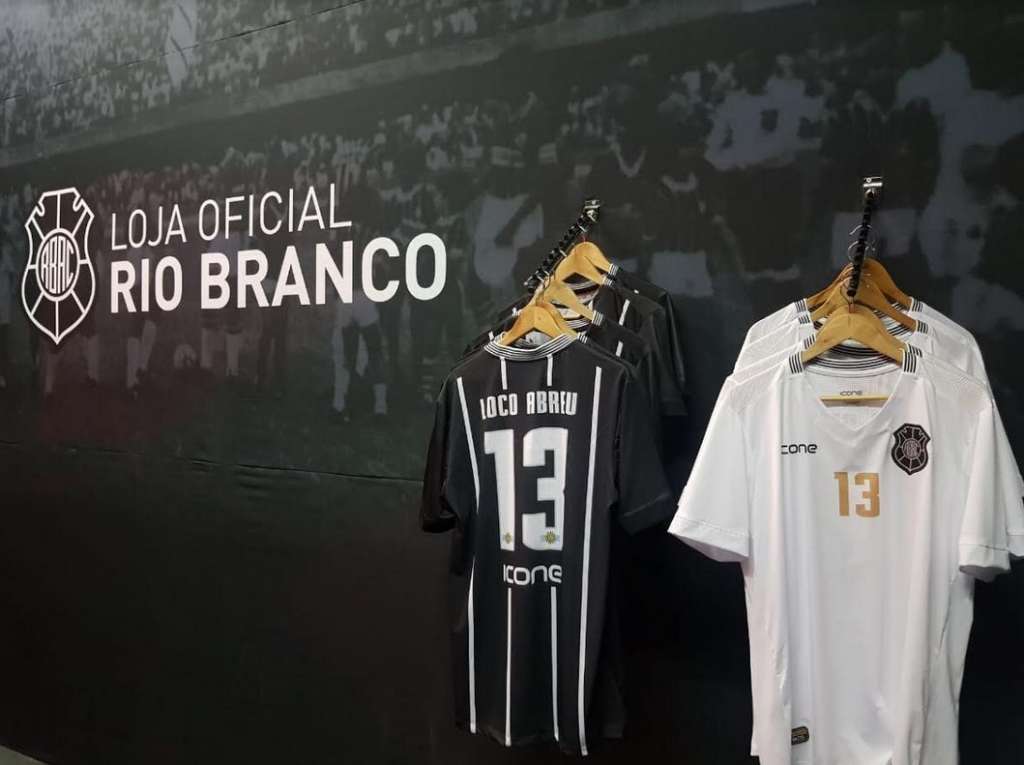 Rio Branco-ES bate recorde de vendas com camisa do Loco Abreu