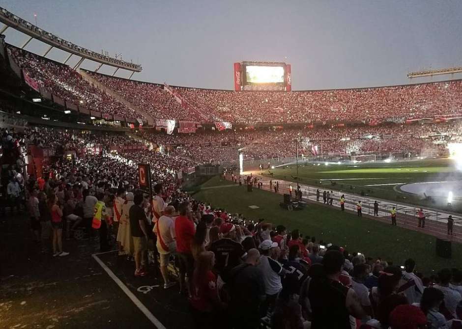 Com estádio lotado, River celebra título da Libertadores em grande festa