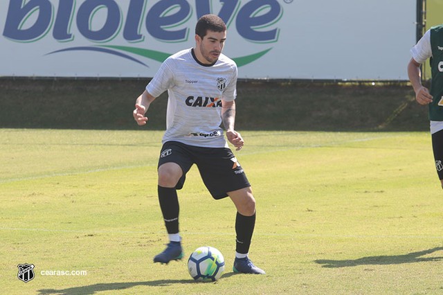 Após receber proposta oficial de time japonês, Ceará analisa situação de Richardson