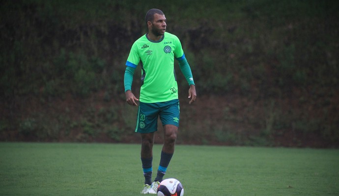 Catarinense: Chapecoense renova com Amaral, ex-volante de Goiás e Palmeiras