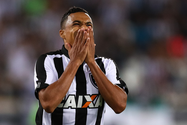 Paulistão: Ponte encaminha acerto com dupla do Avaí e mira lateral do Botafogo