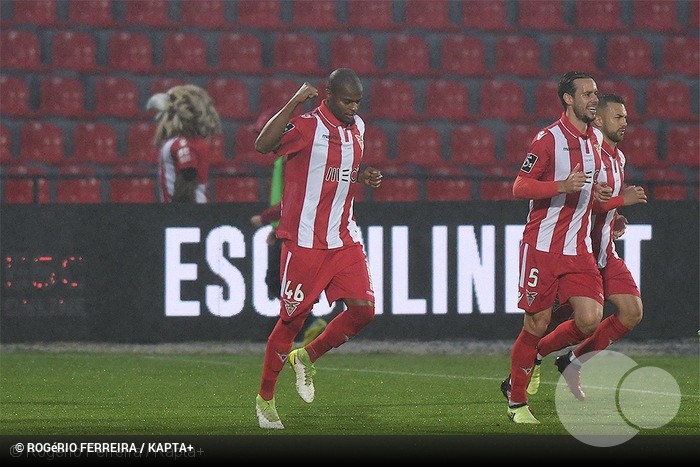 Catarinense: Criciúma fecha com zagueiro, mas aguarda liberação de clube português