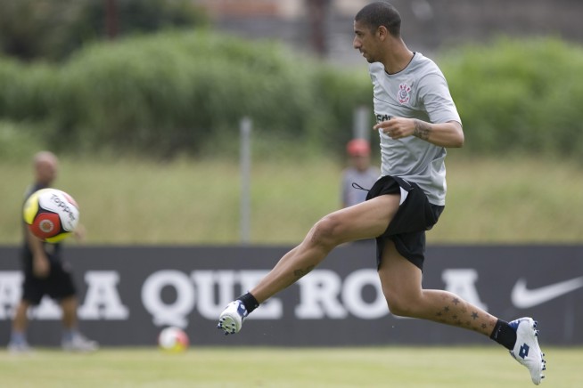 Acosta, ex-Corinthians, acerta com clube paraense, que anuncia treinador