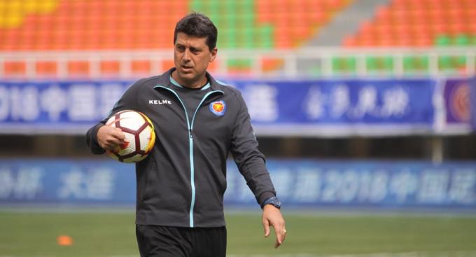 Chinês: Treinador de goleiros, Robson Agondi planeja retorno ao Brasil