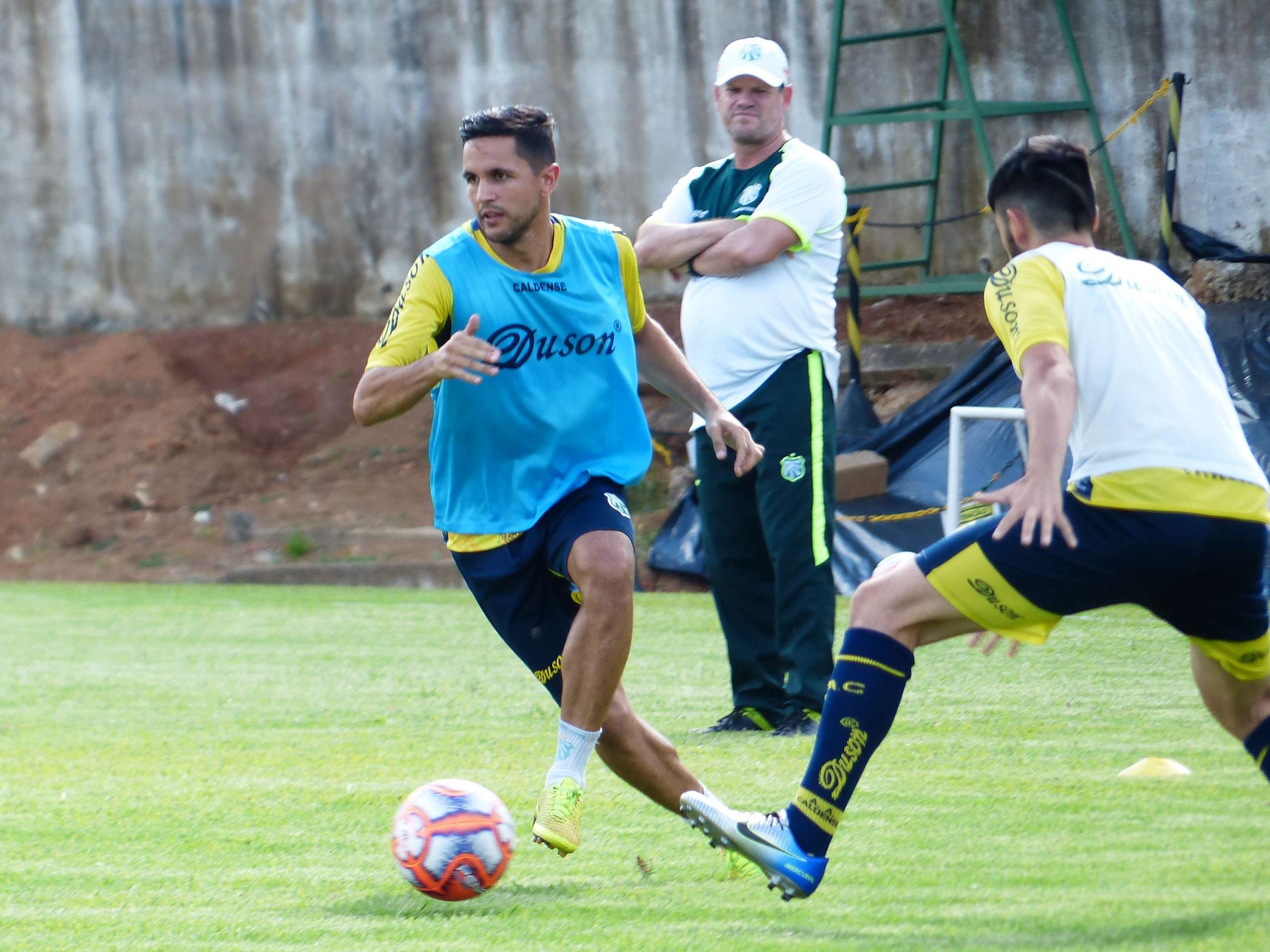 Mineiro: Caldense apresenta meia canhoto Mazinho, ex-América, para 2019