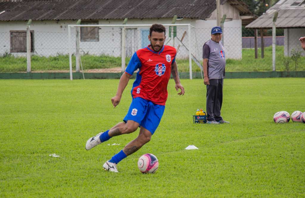Arthur Feitoza deixa Marcílio Dias para jogar na primeira divisão do Japão. (Fotos: Bruno Golembiewski/Marcílio Dias)
