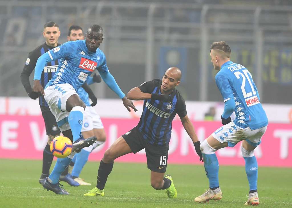 Kalidou Koulibaly, do Napoli, sofreu ofensas racistas por parte de torcedores da Inter de Milão