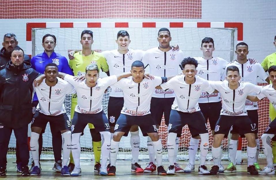 Corinthians goleia o Barcelona e é campeão mundial de futsal Sub-18