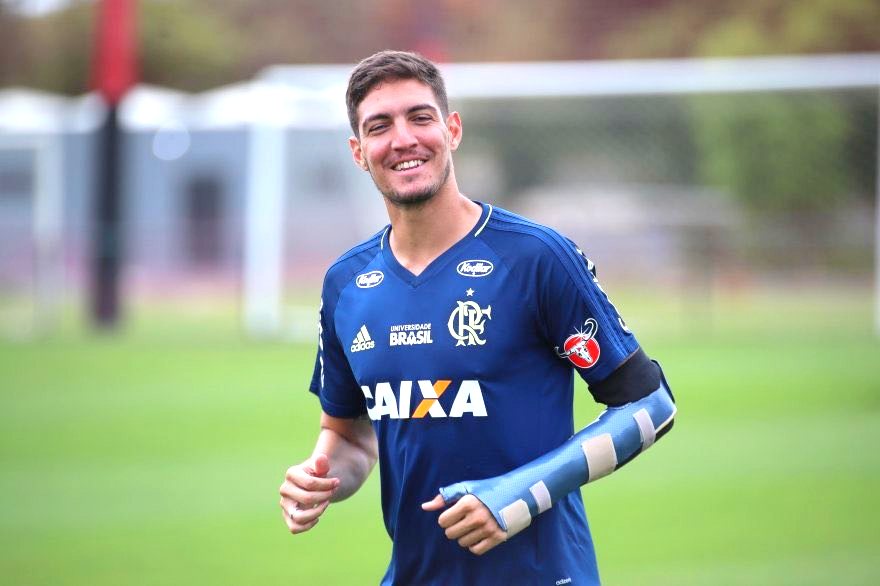 Goiano: Sem espaço no Flamengo, goleiro Thiago pode jogar no Atlético-GO