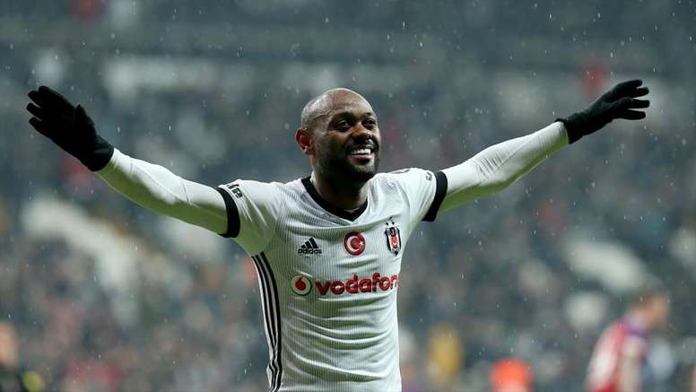 Santos pode dar ‘chapéu’ no Corinthians e contratar Vagner Love, ex-Palmeiras
