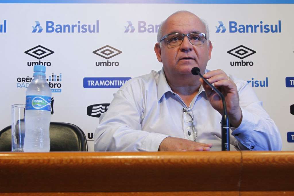 O presidente Romildo Bolzan prometeu contratações para suprir as baixas do Grêmio