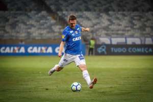 Na mira de rivais, lateral tem contrato rescindido pelo Cruzeiro