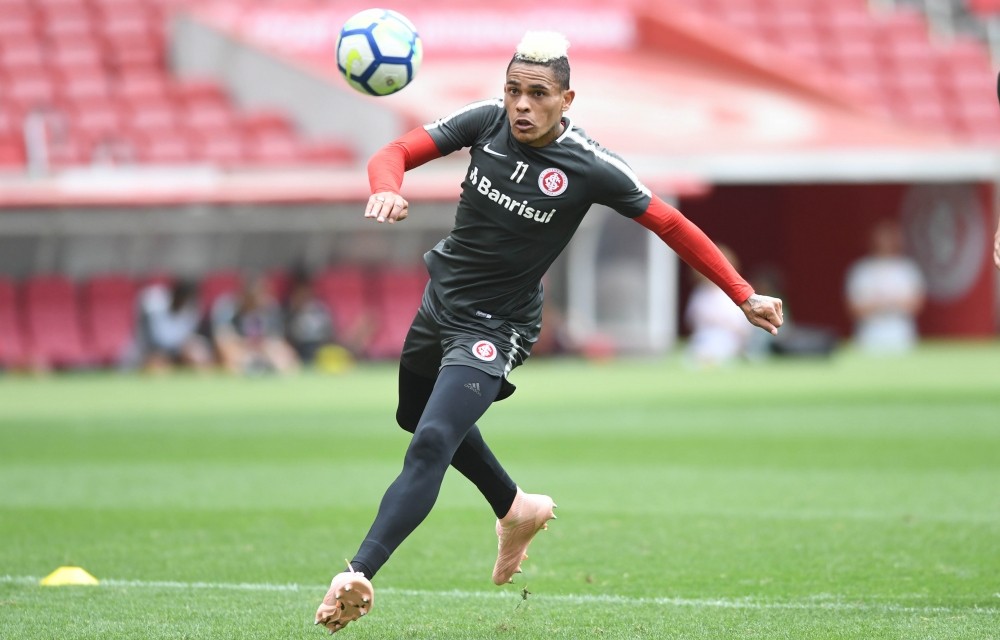 Gaúcho: Internacional pode perder atacante Jonatan Alvez para o Peñarol