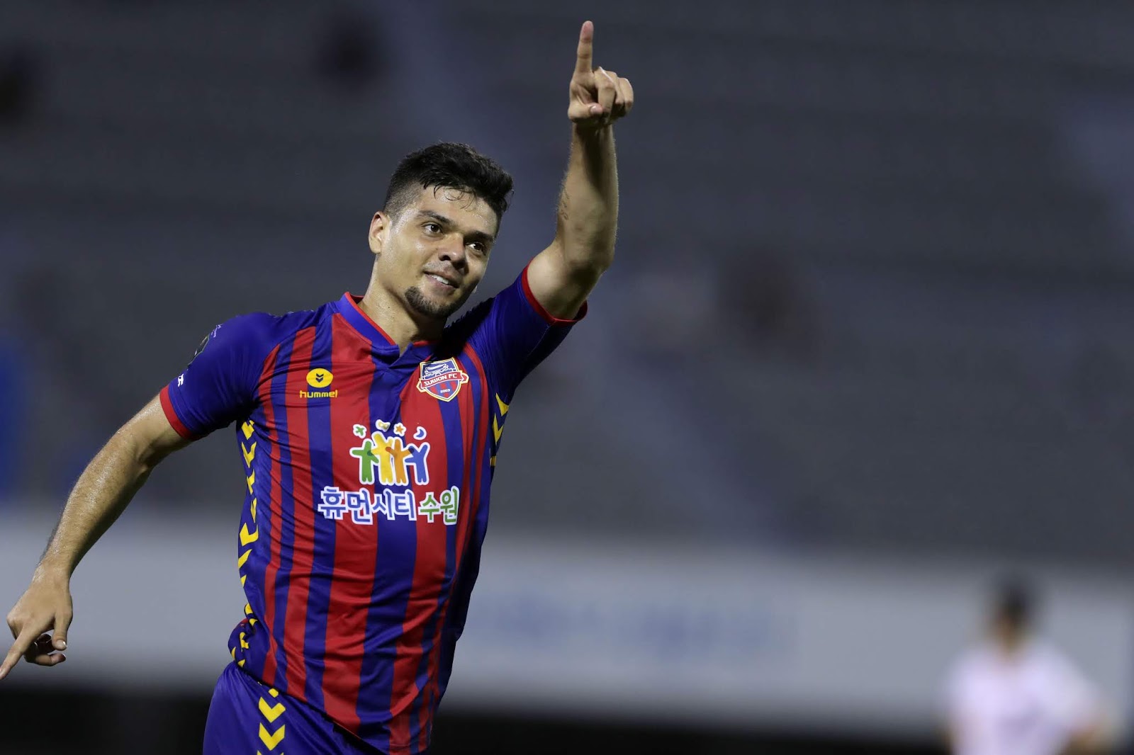 Guarani encaminha acerto com atacante ex-Joinville e aguarda dupla do Palmeiras