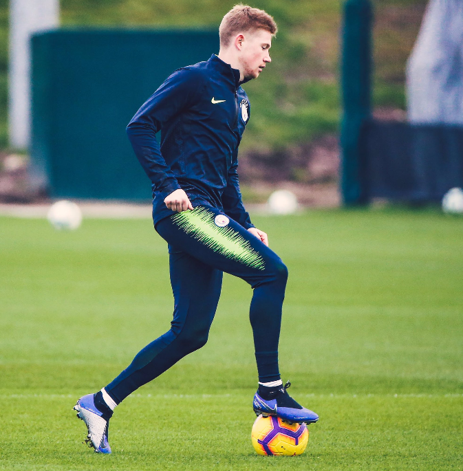 Inglês: Guardiola indica volta de De Bruyne e pede para City aproveitar grande chance