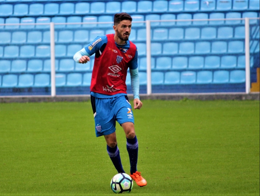 Paulistão: Ponte acerta com zagueiro do Avaí e renova com mais dois