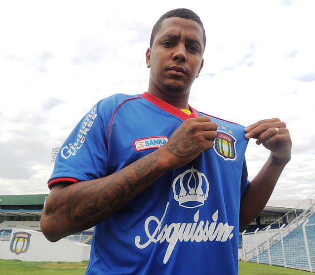 Paulistão: São Caetano confirma lateral Capa, destaque do Avaí no acesso ao Brasileirão