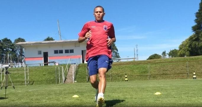 Avaí contrata João Paulo, ex-Atlético-GO, e espera dois jogadores do Galo