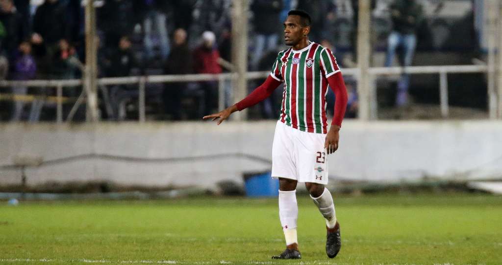 Fluminense renova com zagueiro Digão