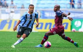 A pedido de Zé Ricardo, Botafogo tentará contratar lateral do Grêmio