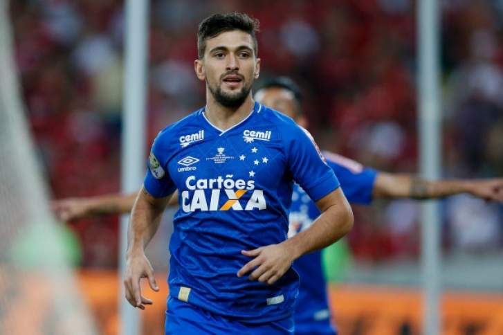 Cruzeiro acusa procurador de Arrascaeta de tentar forçar saída de jogador