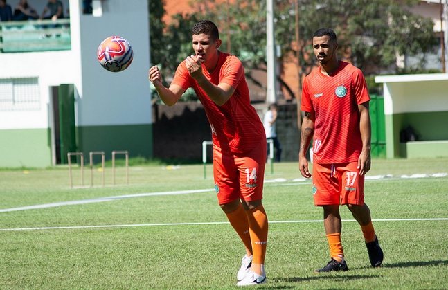 Rival da Série B acerta contratação de zagueiro do Guarani