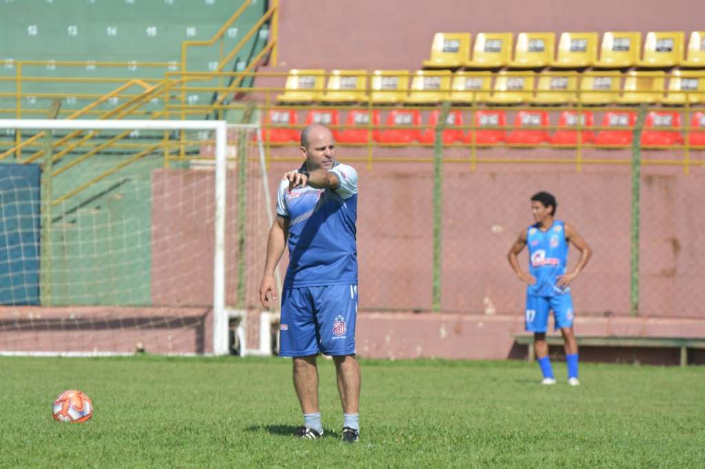 Técnico Cléber Gaúcho analisa amistoso diante do Botafogo (Foto: Luciano André/Sertãozinho)