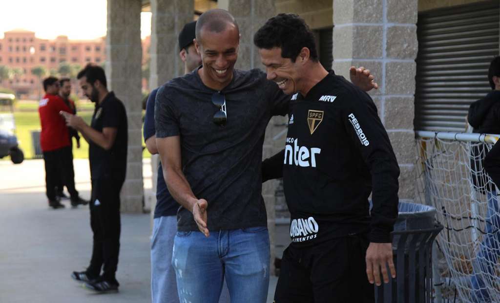 São Paulo recebe visita de Miranda e faz primeiro treino na Flórida